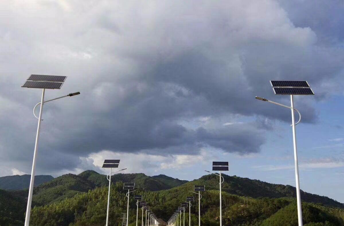 陰雨天太陽(yáng)能路燈可以正常工作嗎？