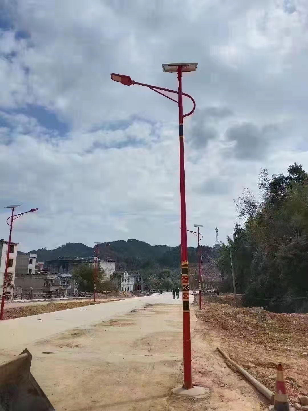 民族太陽(yáng)能路燈